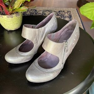 Biviel Gray Mary Jane Heels Size 7.5